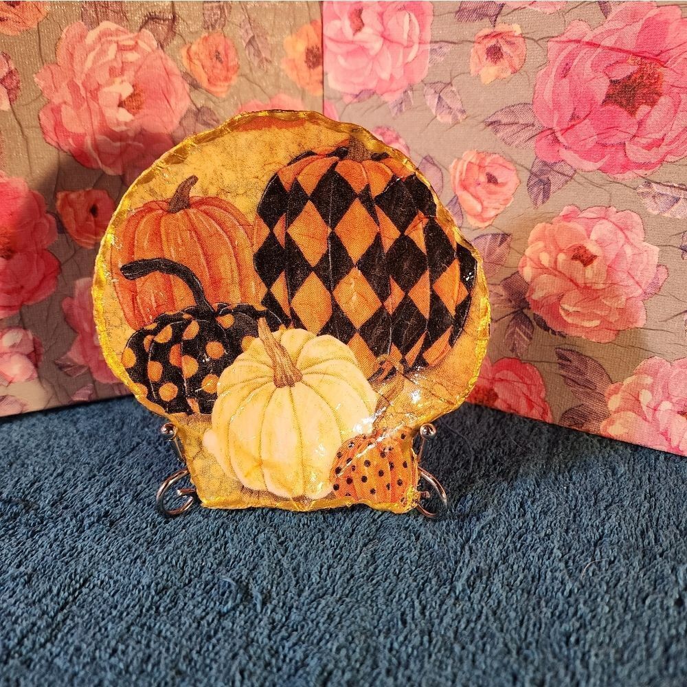 Decoupage Scalloped shells - Picture 1 of 1